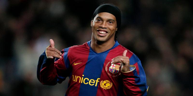 Sự nghiệp của cầu thủ trong OKVIP hợp tác thương hiệu với Ronaldinho